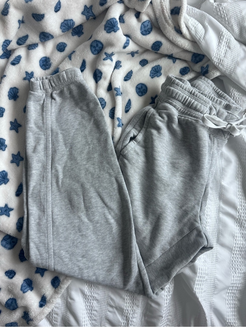 aerie Light Gray Drawstring Jogger Sweatpants - Picture 2 of 3